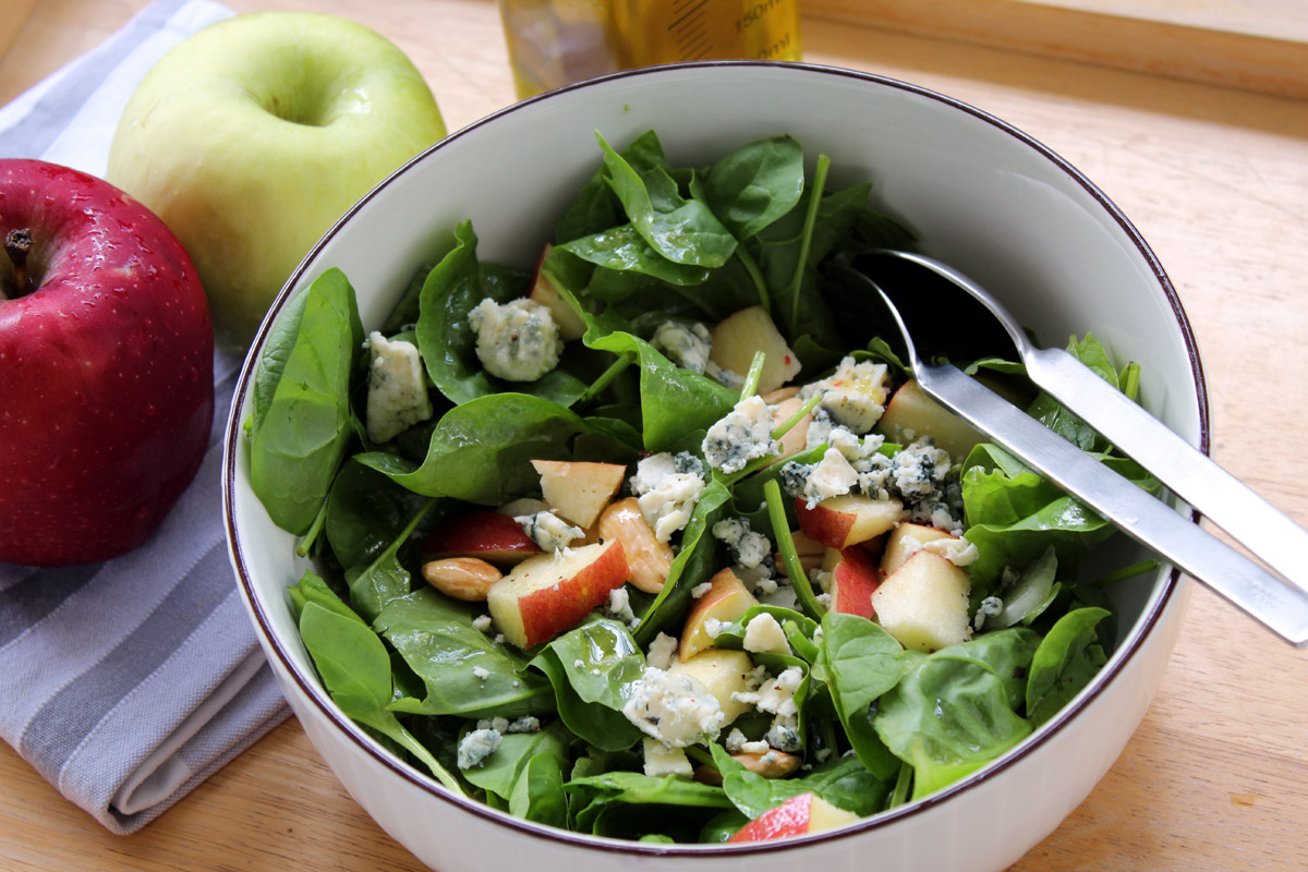 Χειμωνιάτικη σαλάτα με μήλα και blue cheese - iCooktoHeal Υγιεινές συνταγές για υγιείς ανθρώπους