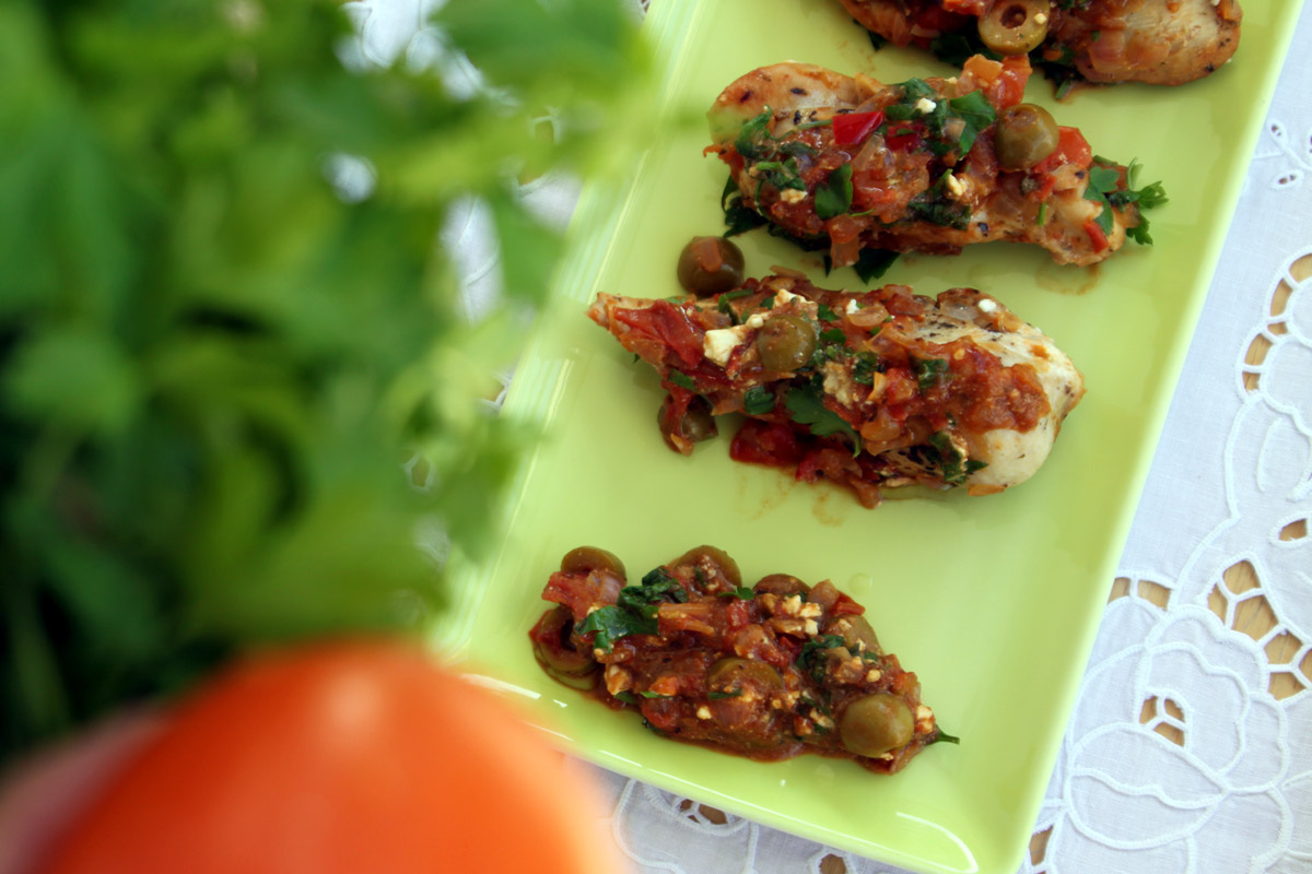 Μεσογειακό κοτόπουλο με ντομάτες και πράσινες ελιές - iCooktoHeal Υγιεινές συνταγές για υγιείς ανθρώπους