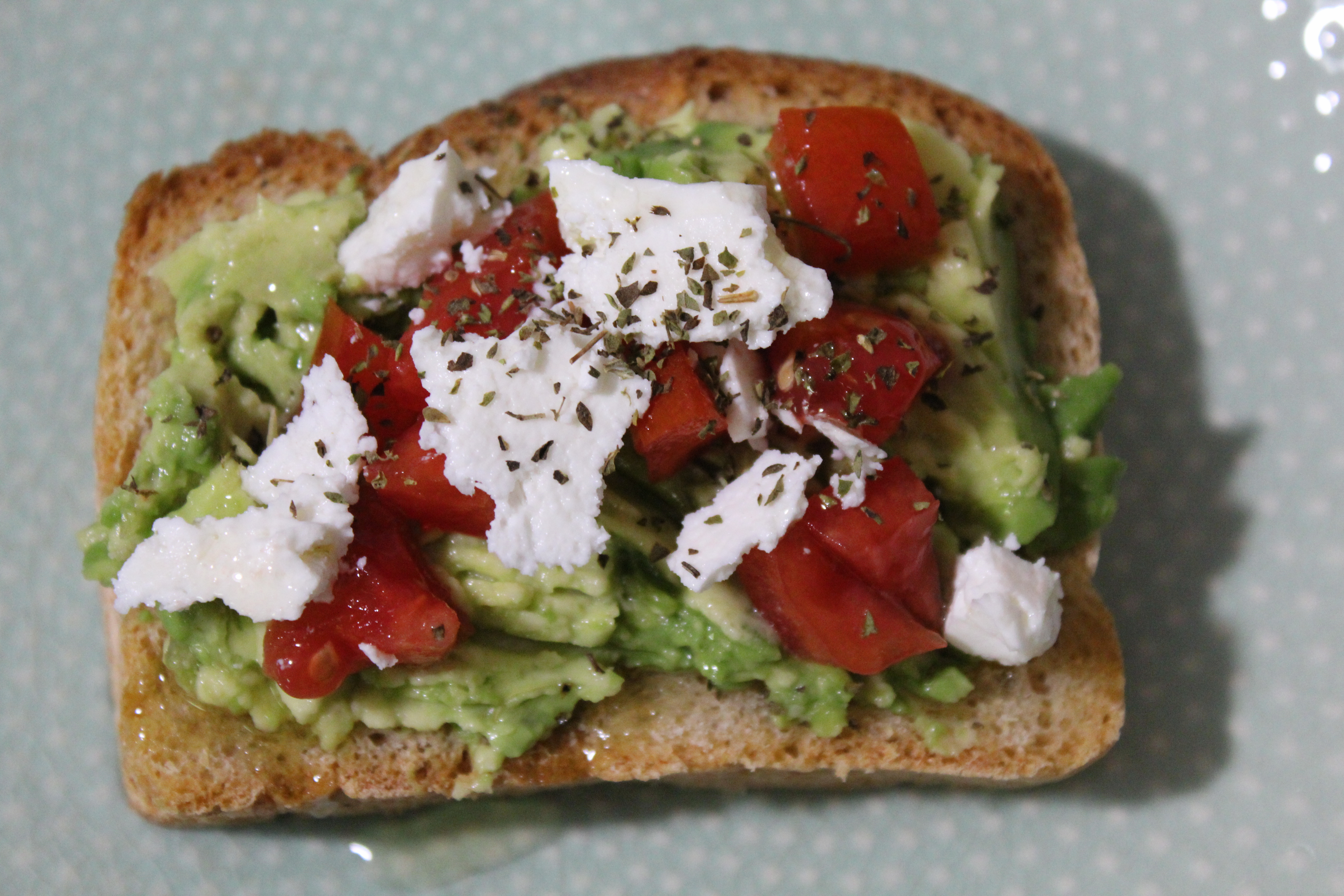 Ανοικτό σάντουιτς με αβοκάντο και φέτα - iCooktoHeal Υγιεινές συνταγές για υγιείς ανθρώπους