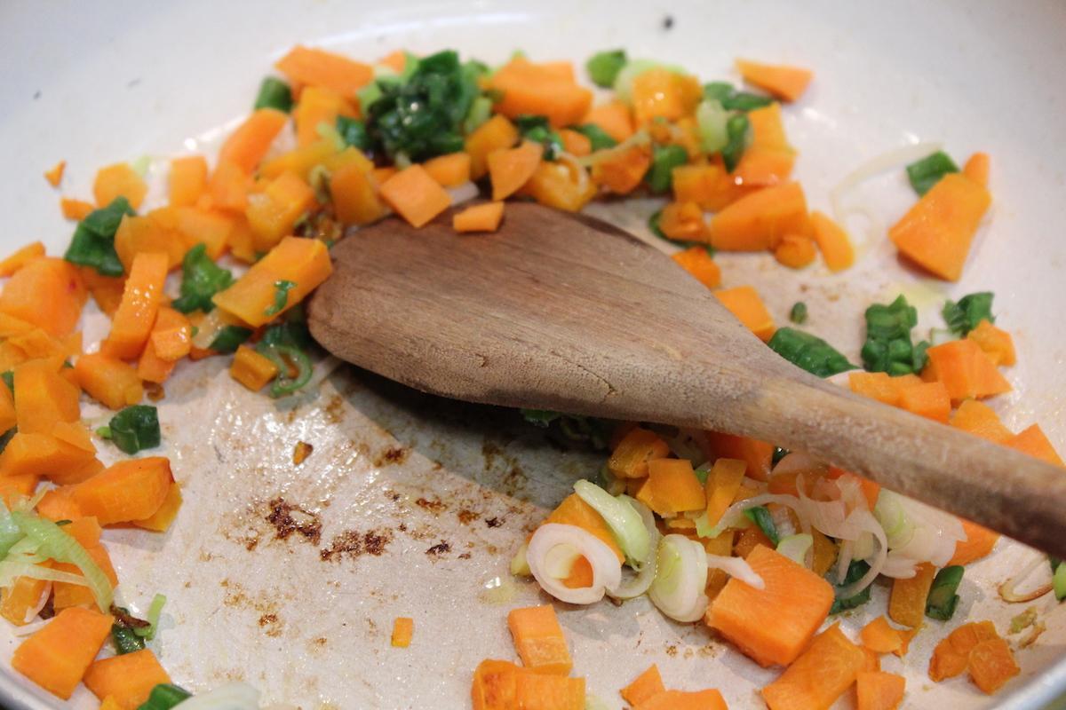 Σαλάτα με παντζάρια, καρότα και σπόρους κόλιανδρου - iCooktoHeal Υγιεινές συνταγές για υγιείς ανθρώπους