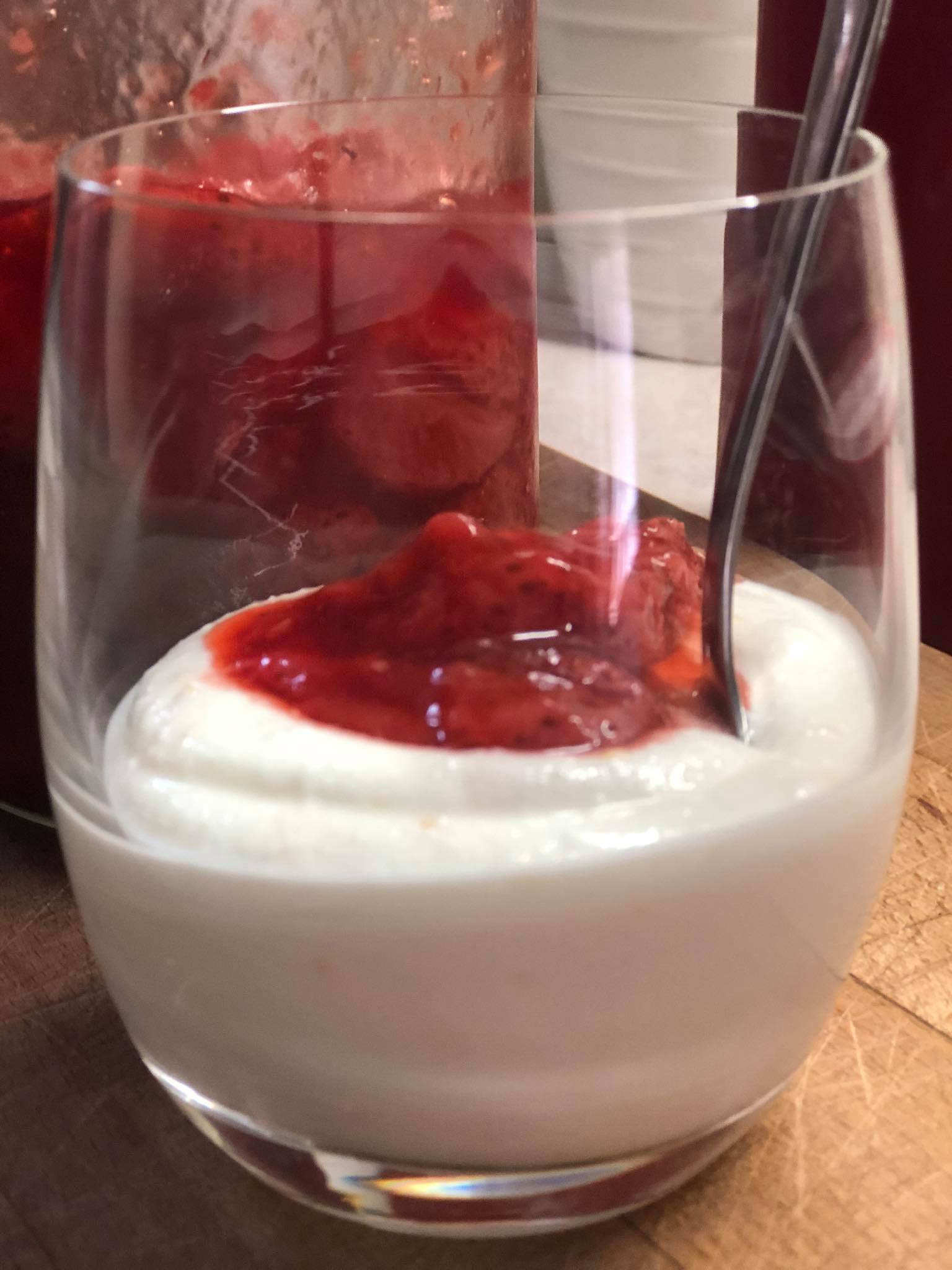 Δροσερή μους με γλυκό κουταλιού φράουλα - iCooktoHeal Υγιεινές συνταγές για υγιείς ανθρώπους