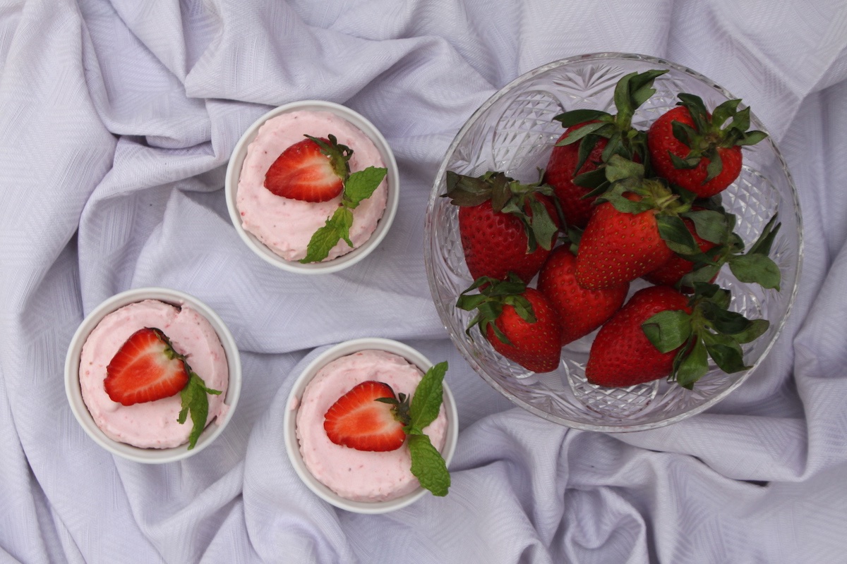 Παγωμένο σουφλέ φράουλας - iCooktoHeal Υγιεινές συνταγές για υγιείς ανθρώπους