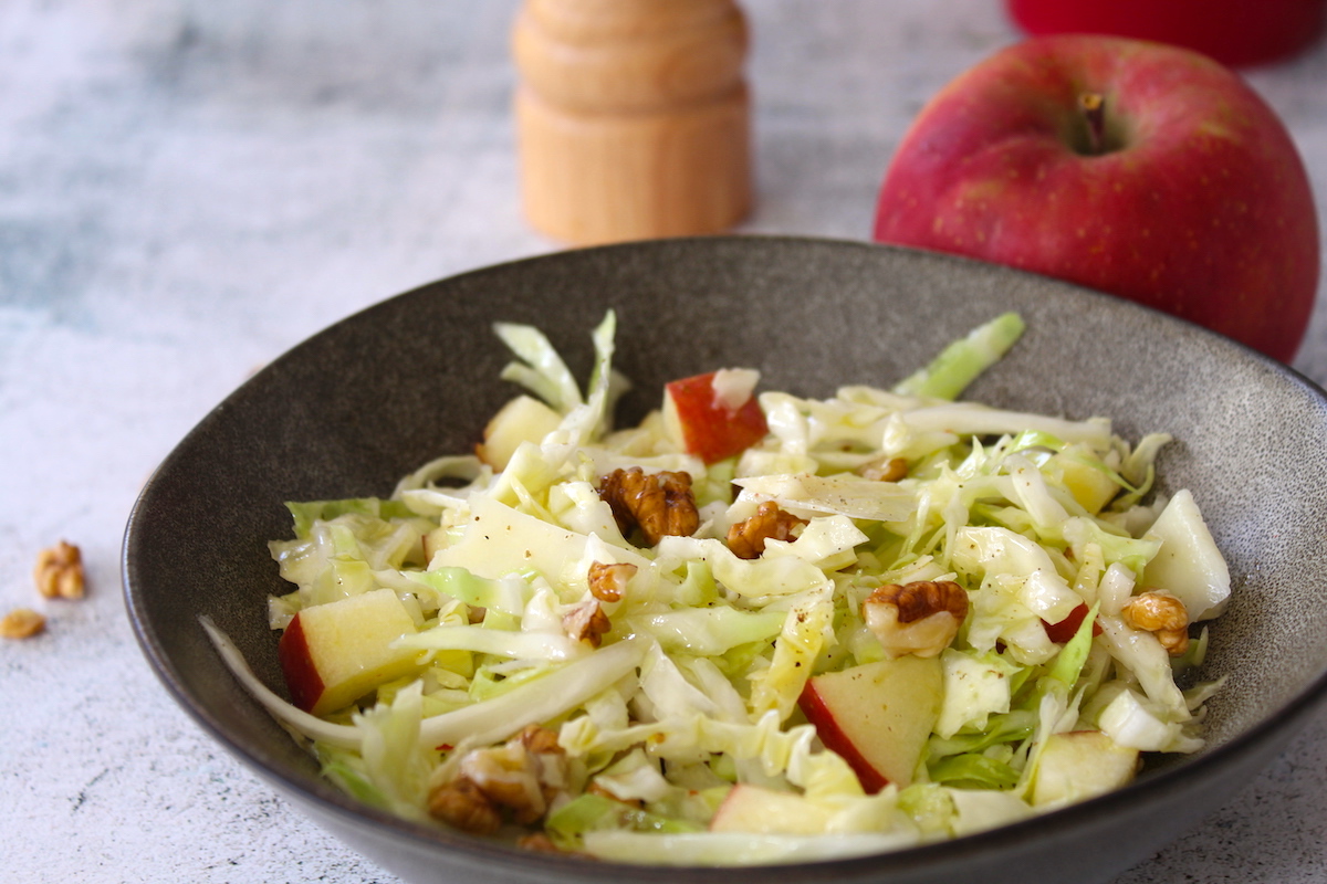 Λαχανοσαλάτα με μήλο και καρύδια - iCooktoHeal Υγιεινές συνταγές για υγιείς ανθρώπους