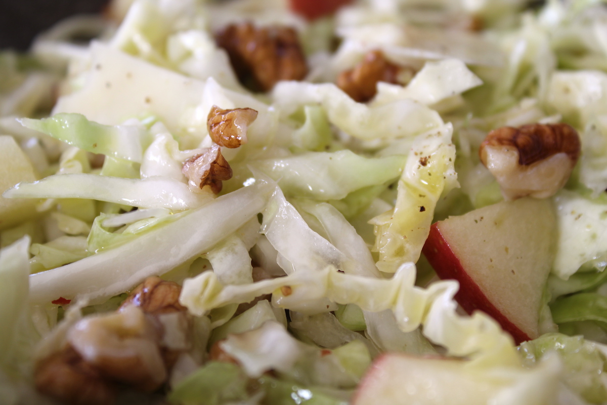 Λαχανοσαλάτα με μήλο και καρύδια - iCooktoHeal Υγιεινές συνταγές για υγιείς ανθρώπους