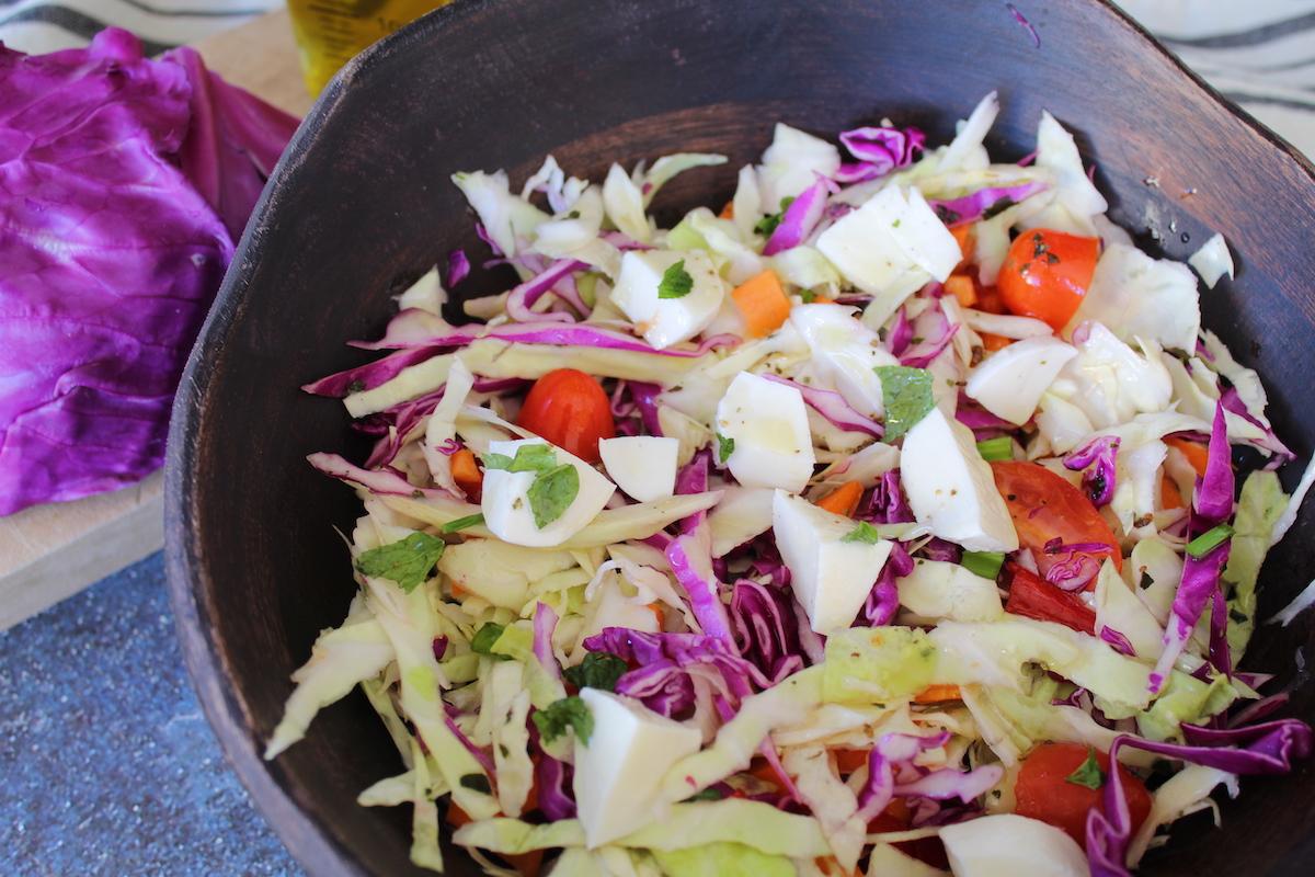 Σαλάτα λάχανο με βασιλικό και μοτσαρέλα - iCooktoHeal Υγιεινές συνταγές για υγιείς ανθρώπους