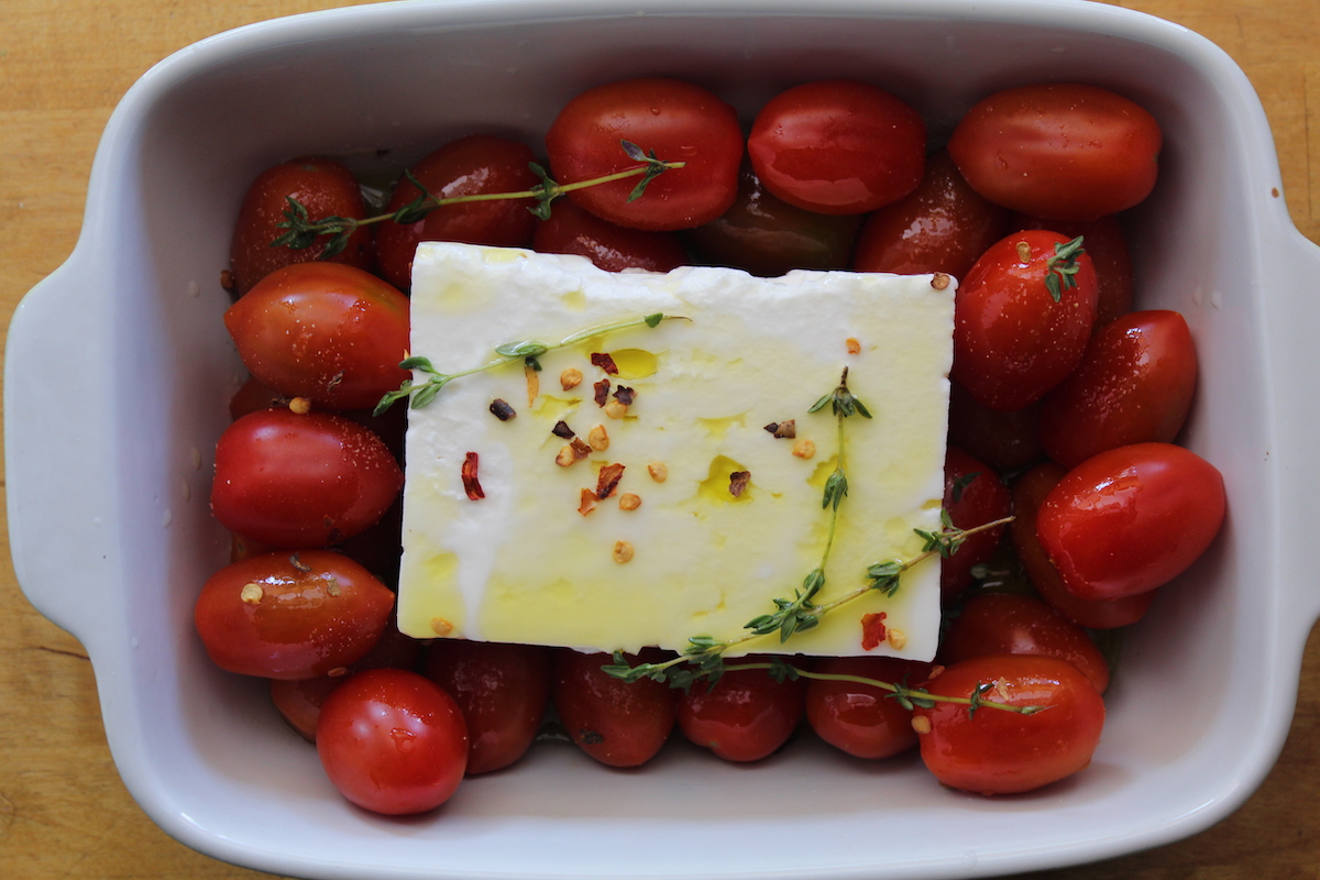Baked feta pasta light (πέννες ολικής με ντοματίνια και φέτα) - iCooktoHeal Υγιεινές συνταγές για υγιείς ανθρώπους