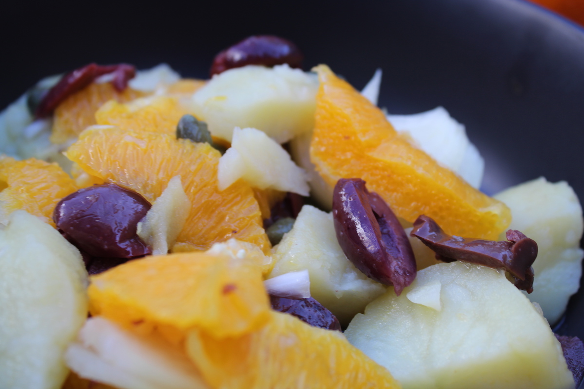Πατατοσαλάτα με πορτοκάλι, ελιές και ξερό κρεμμύδι - iCooktoHeal Υγιεινές συνταγές για υγιείς ανθρώπους