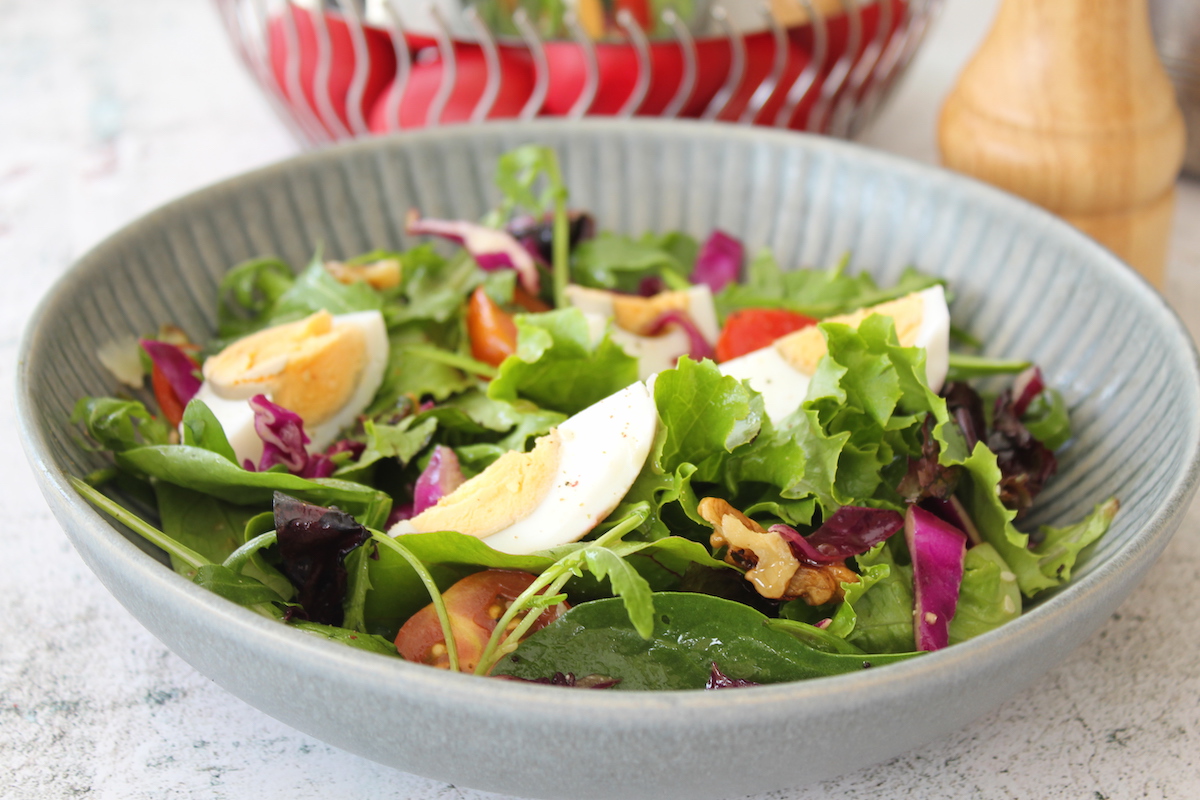 Πασχαλινή πράσινη σαλάτα με αβγά - iCooktoHeal Υγιεινές συνταγές για υγιείς ανθρώπους