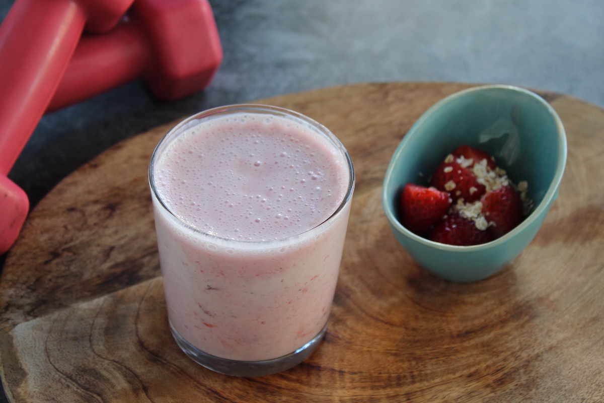 Smoothie με φράουλες και βρώμη - iCooktoHeal Υγιεινές συνταγές για υγιείς ανθρώπους