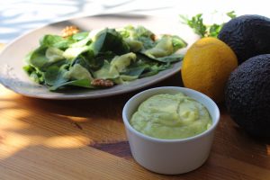 Ντρέσινγκ με αβοκάντο για πράσινη σαλάτα