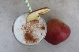 Smoothie με γεύση μηλόπιτα