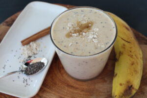 vegan smoothie με ταχίνι και μπανάνα