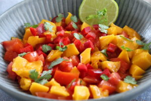 Σαλάτα με μάνγκο και πιπεριές - iCooktoHeal Υγιεινές συνταγές για υγιείς ανθρώπους